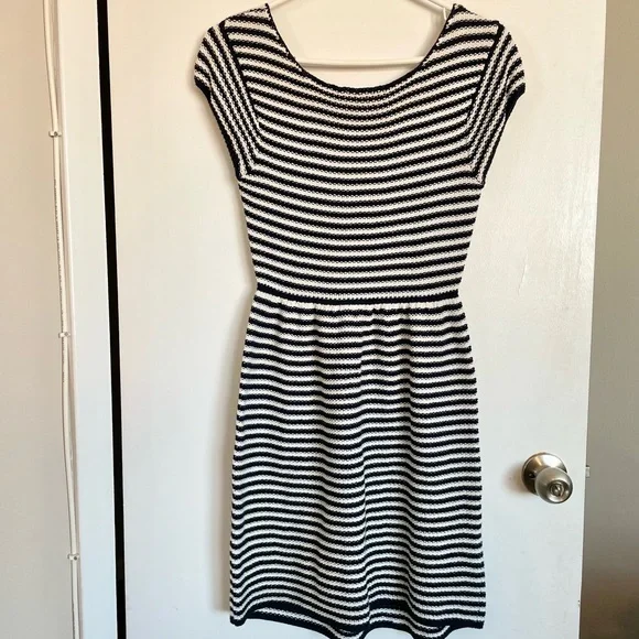Tart Striped Knitted Short Sleeve Dress - Size S - Picture 1 of 11